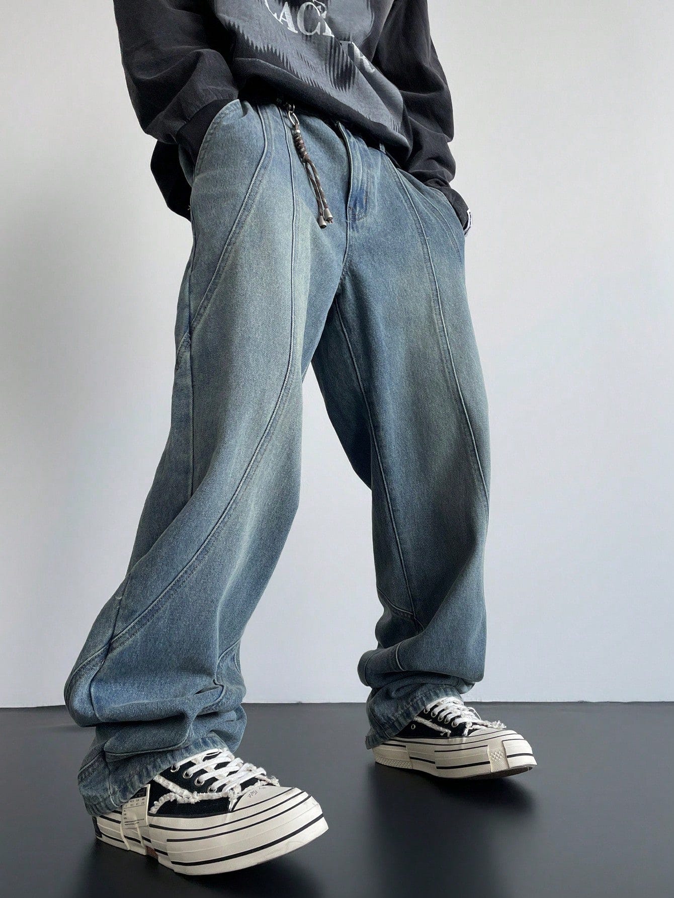Rolling Panel Loose Straight Fit Jeans