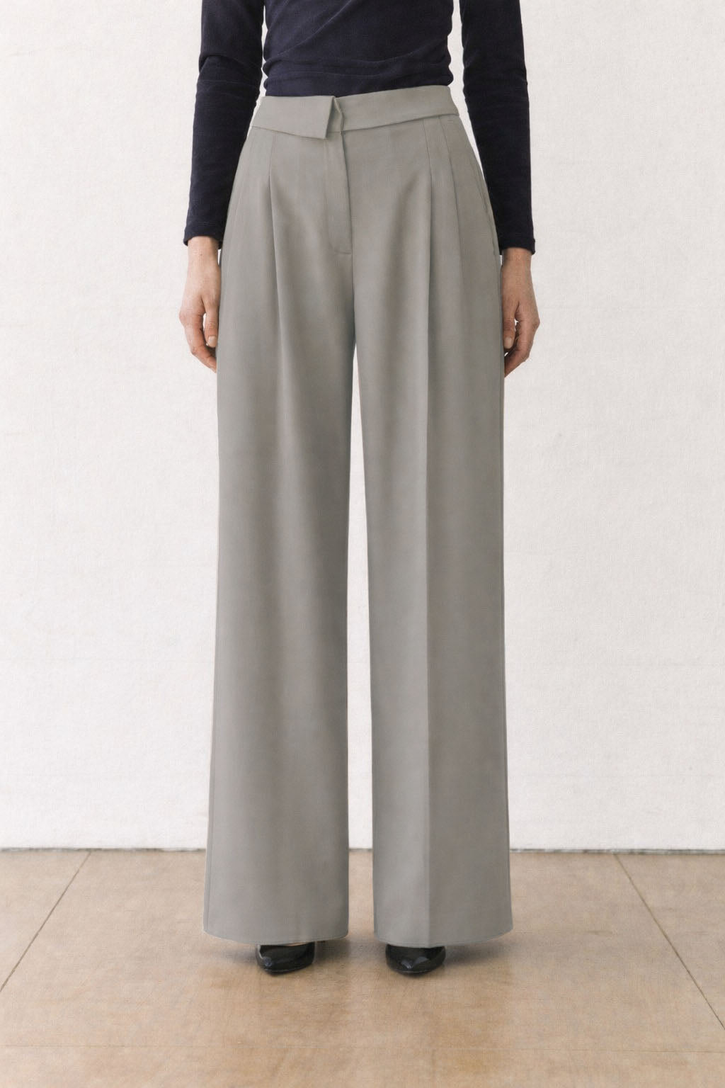 Clean Collar Waist Pleated Trousers