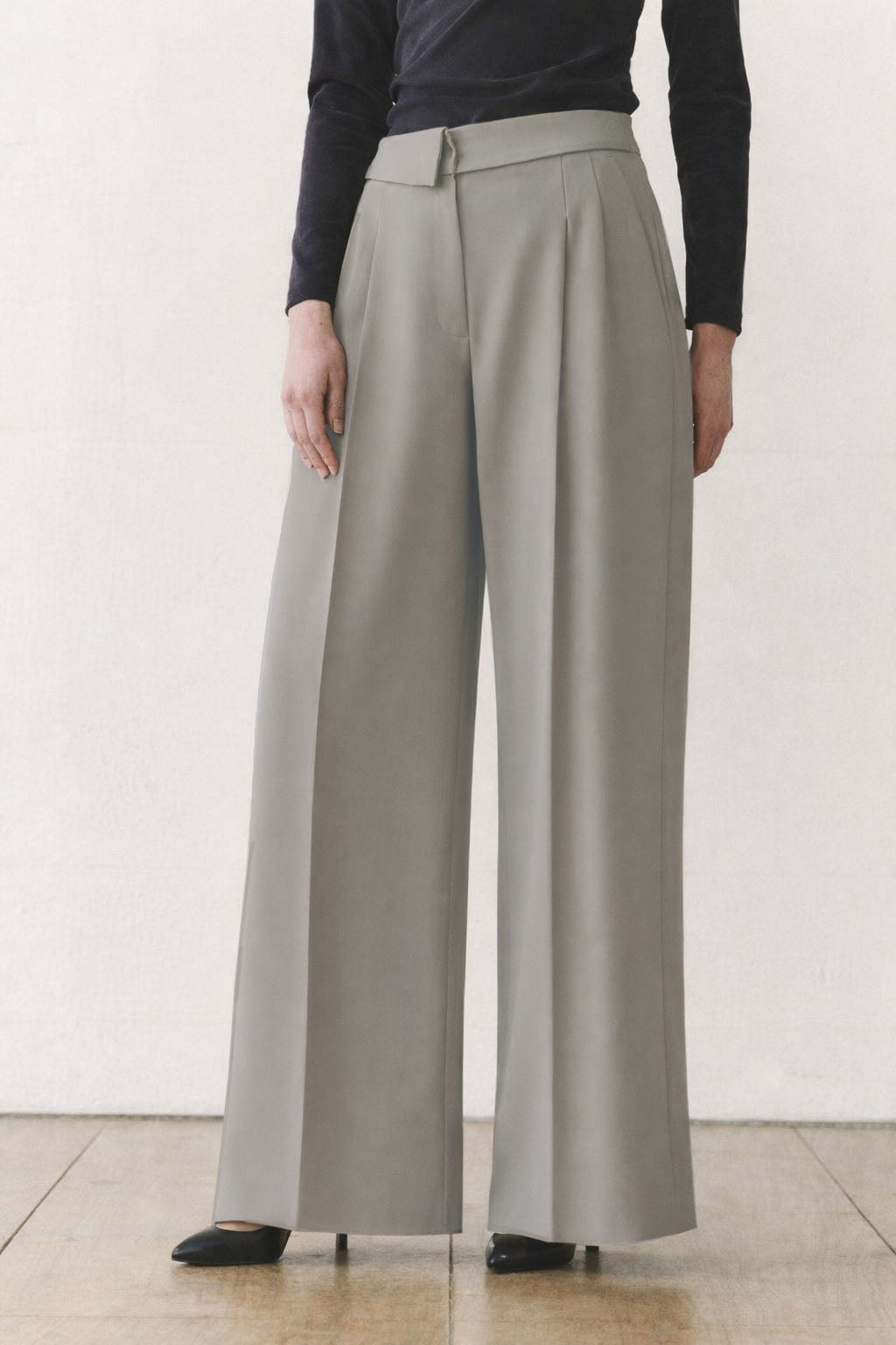 Clean Collar Waist Pleated Trousers