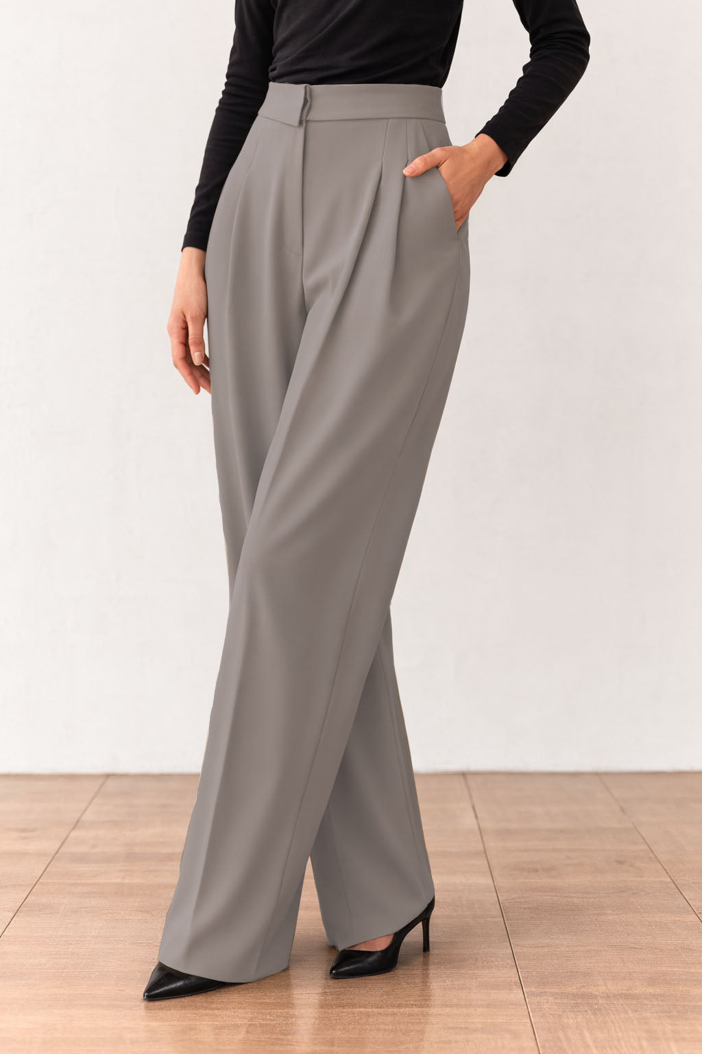 Clean Collar Waist Pleated Trousers