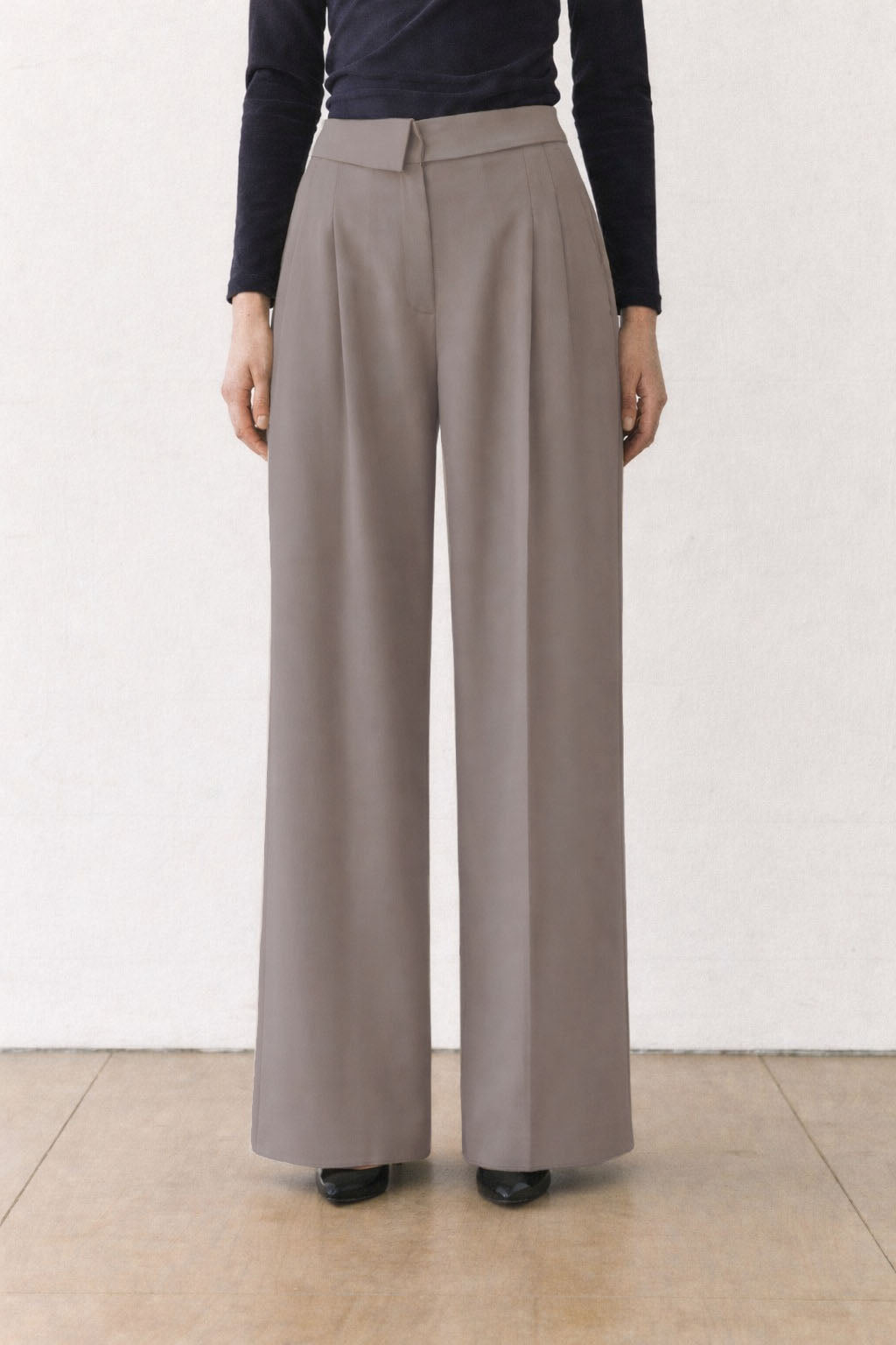 Clean Collar Waist Pleated Trousers