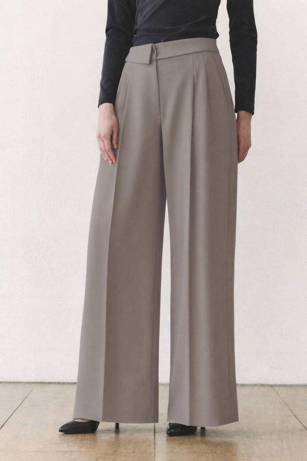 Clean Collar Waist Pleated Trousers