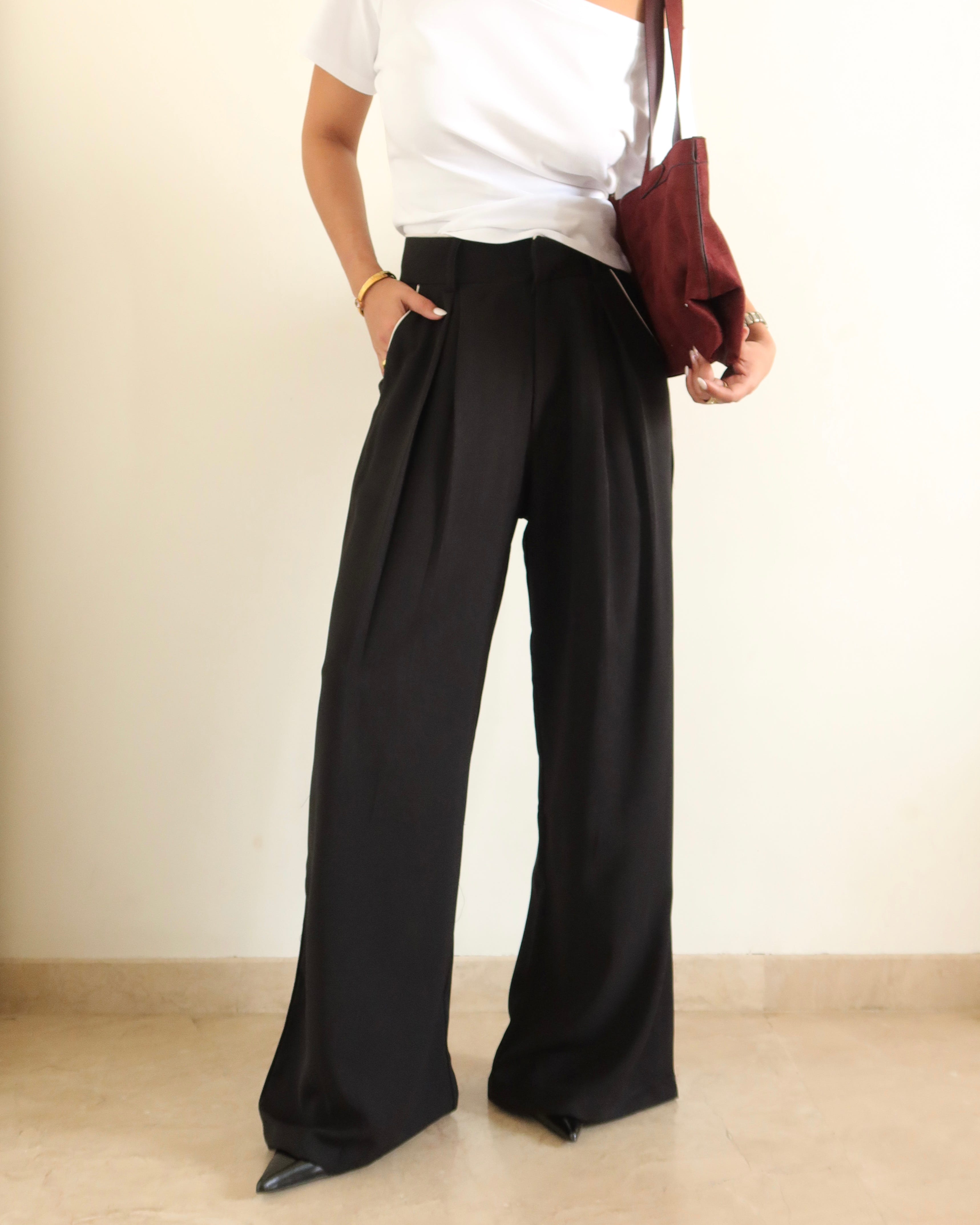Outline Pleats Pants
