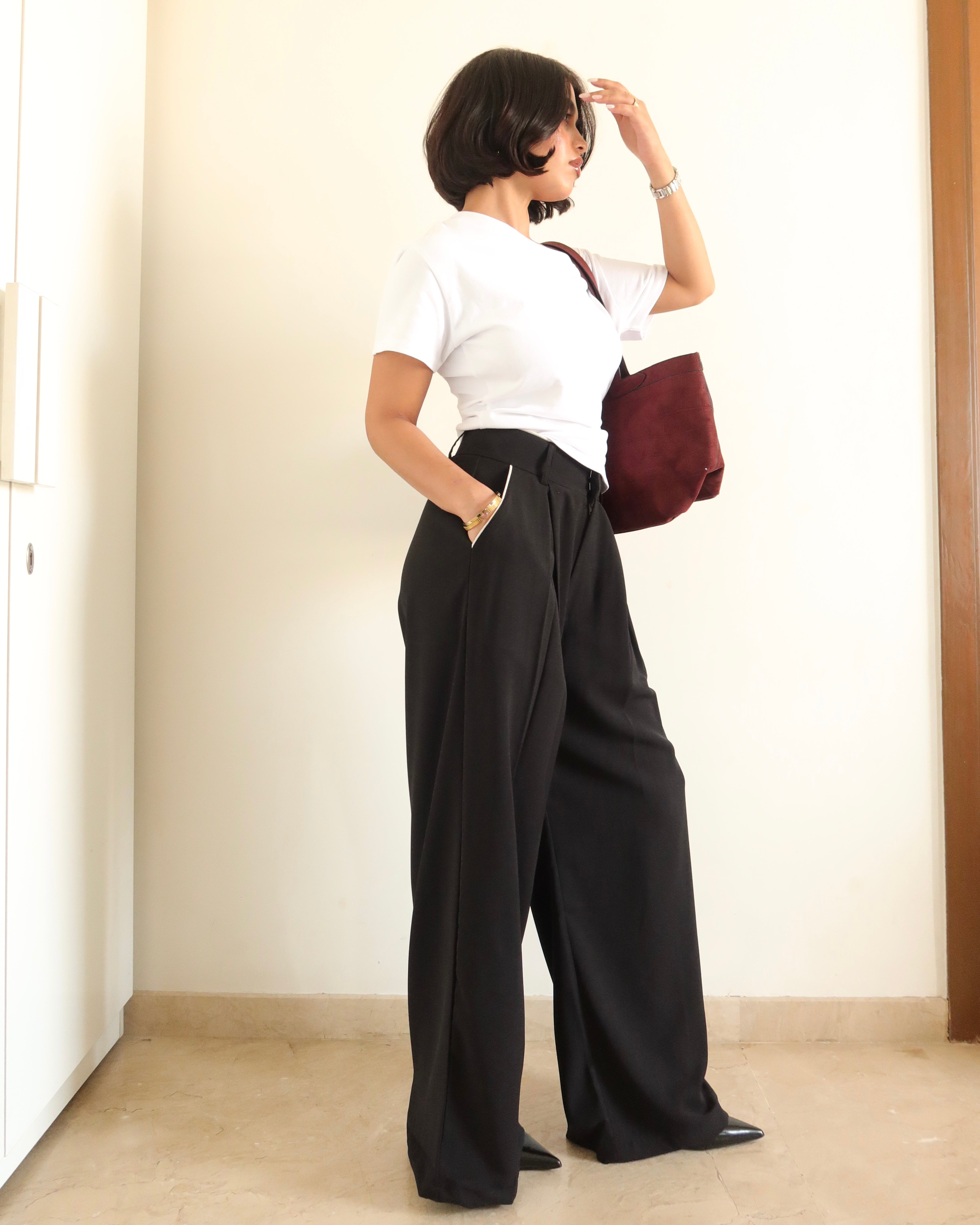 Outline Pleats Pants