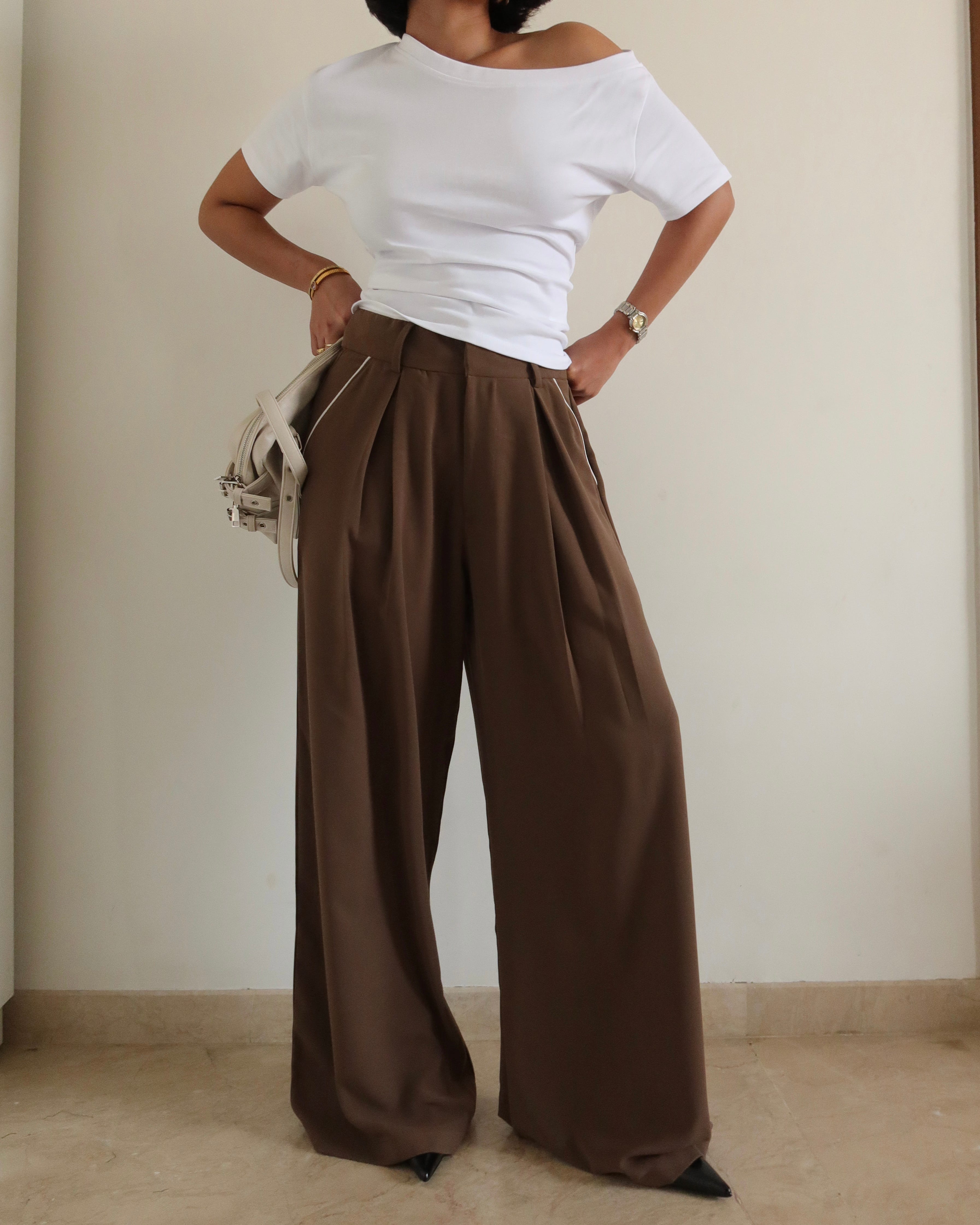 Outline Pleats Pants