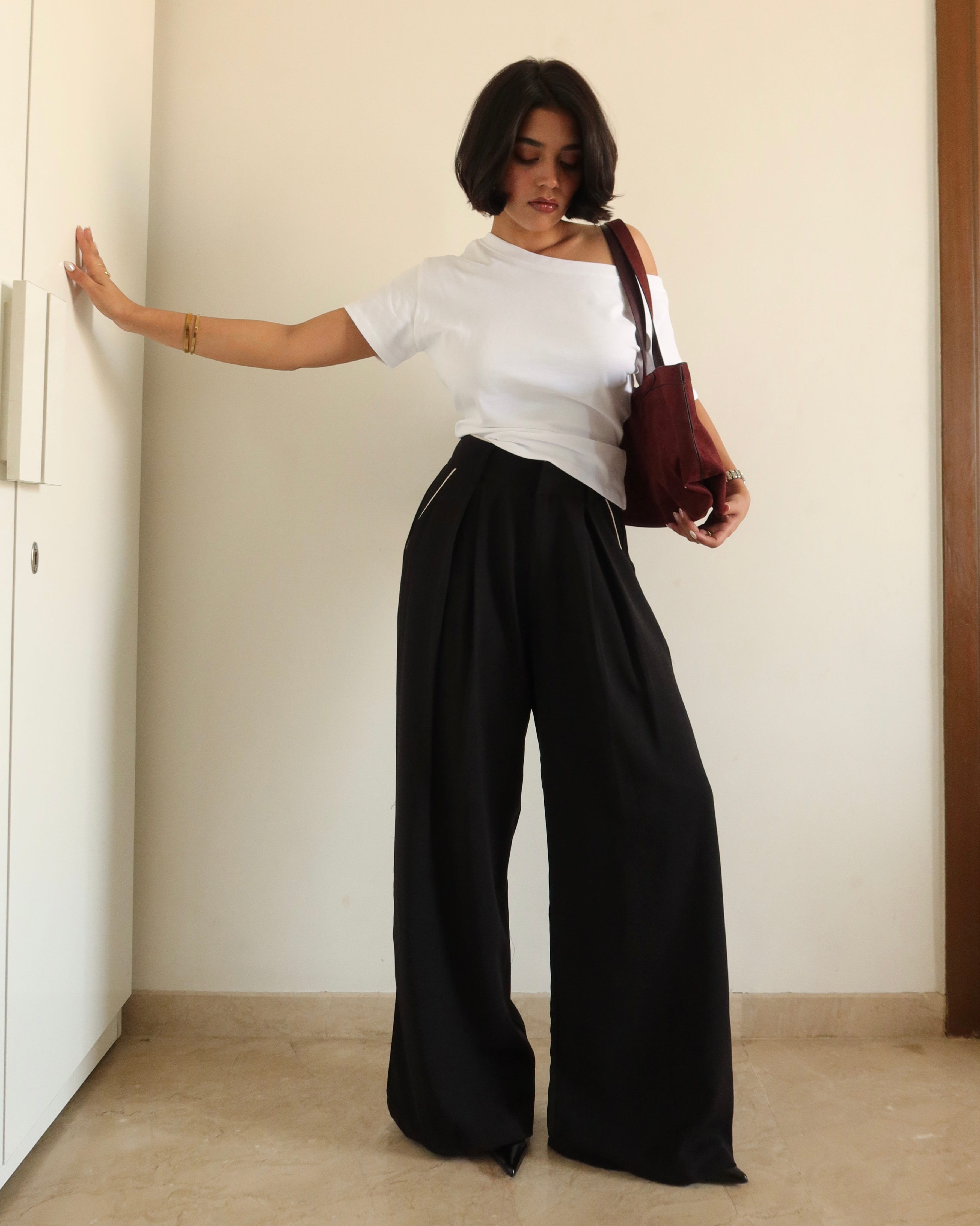 Outline Pleats Pants