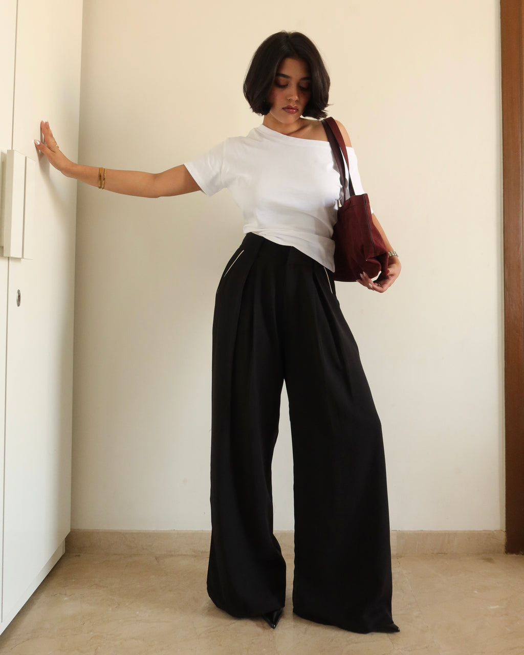 Outline Pleats Pants