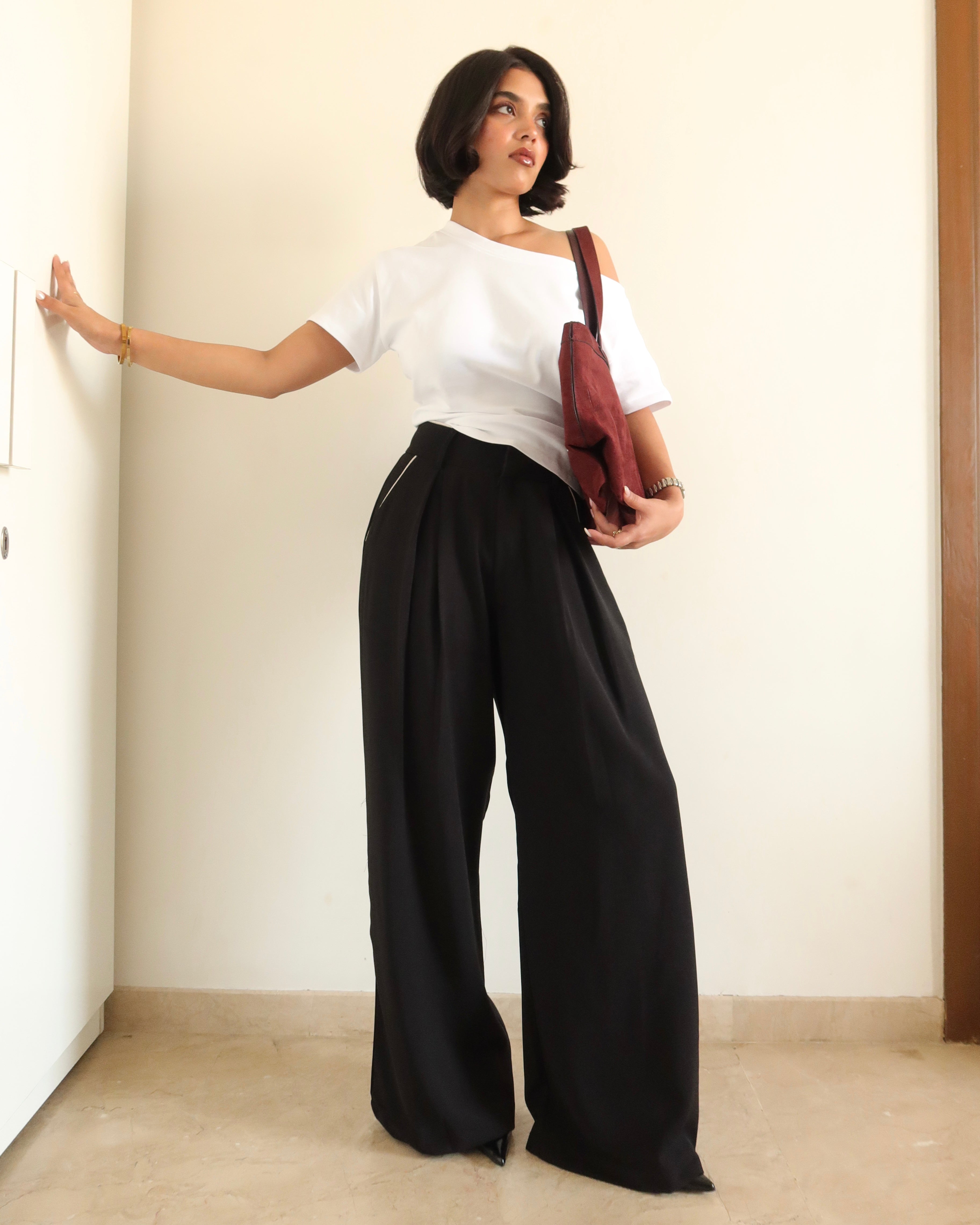 Outline Pleats Pants