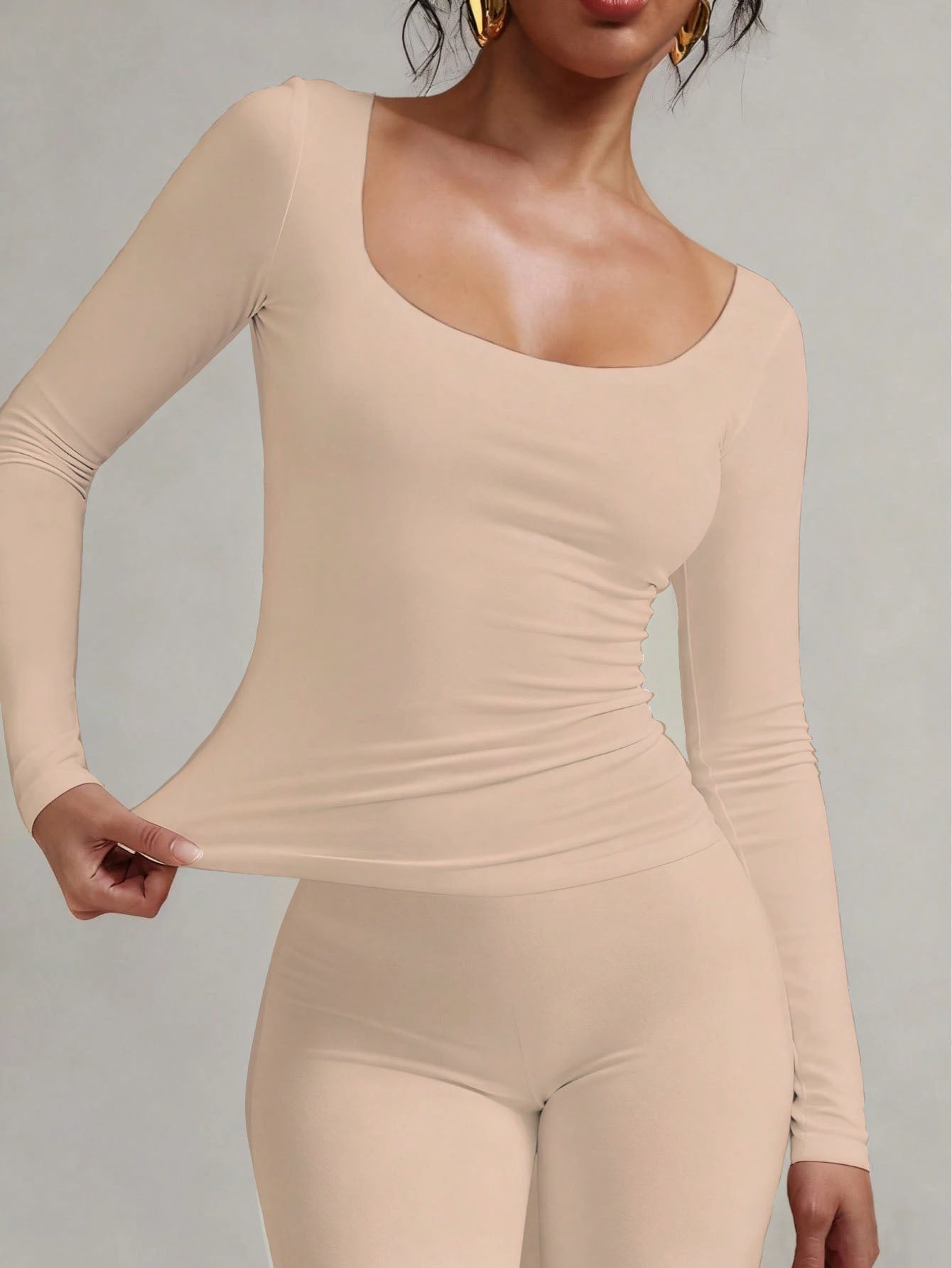 Soft Curve Neck Long Sleeve Top