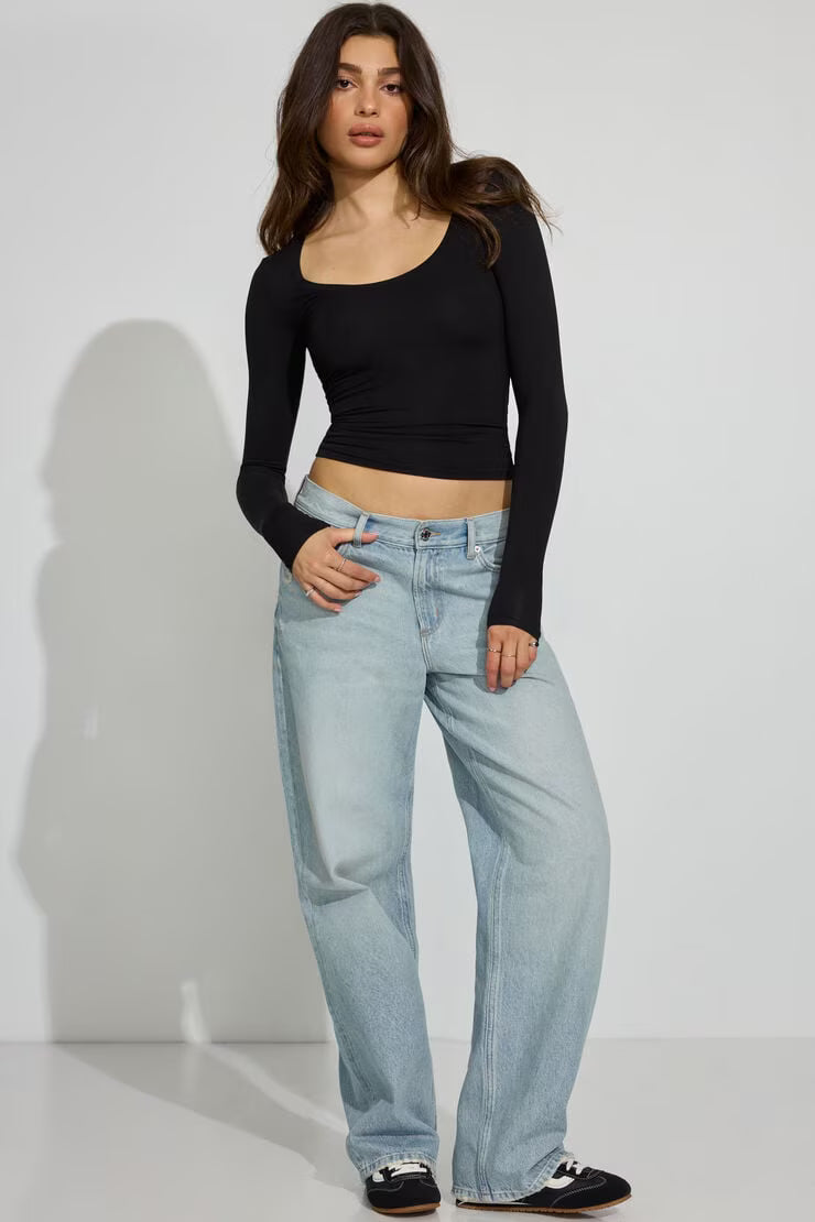 Soft Curve Neck Long Sleeve Top